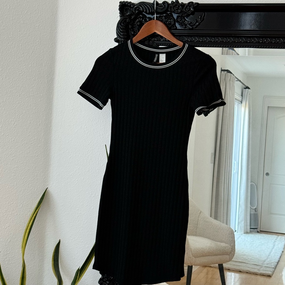 H&M | Women’s Black Mini Midi Short Sleeve Ribbed Bodycon Dress